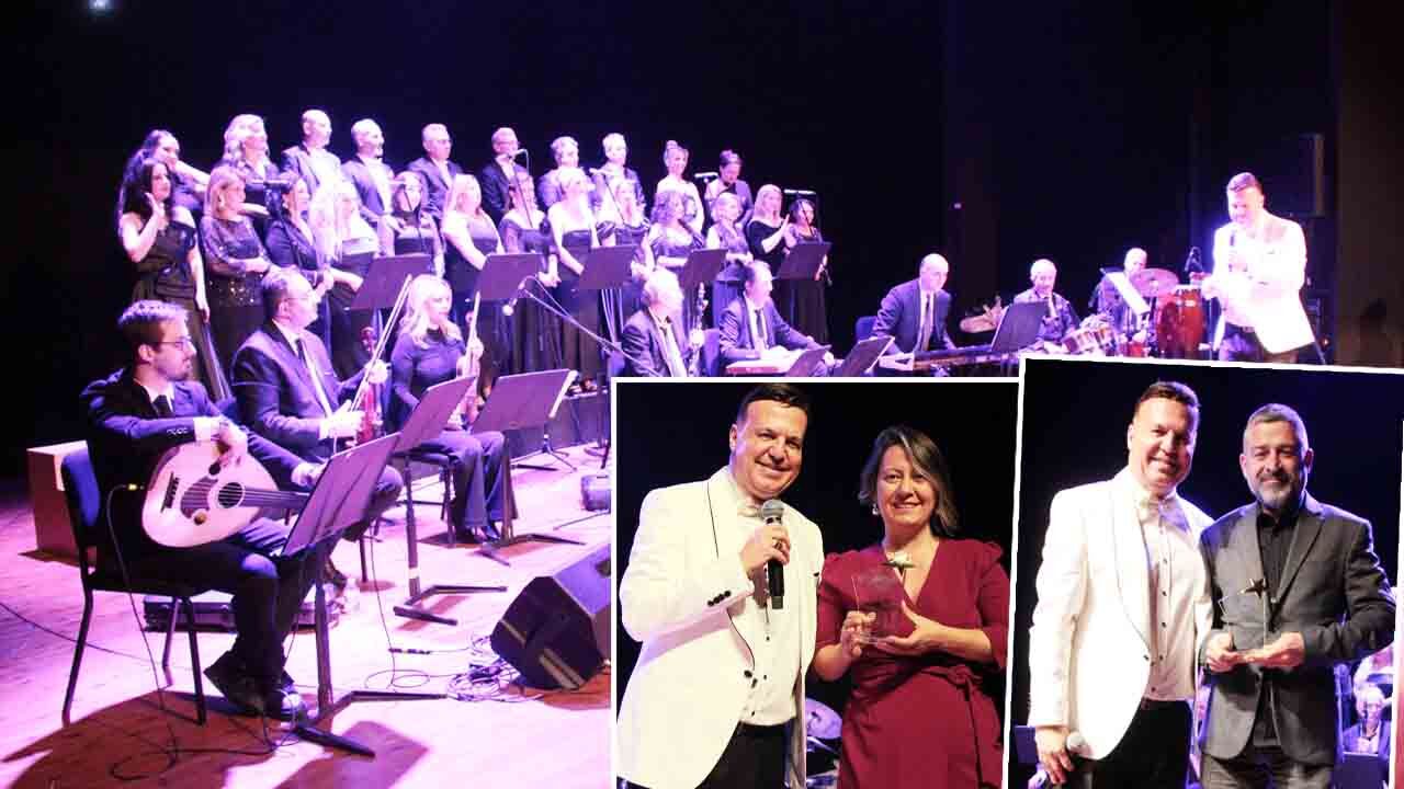 Murat Seçkin TSM Topluluğu'nun "Şarkıların Rengi" ismiyle verdiği konser, yoğun katılımla, çok büyük ilgi gördü 14