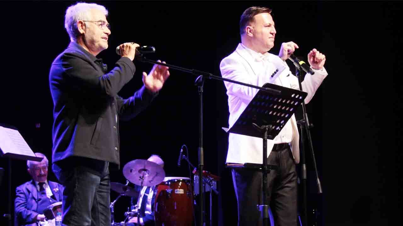 Murat Seçkin TSM Topluluğu'nun "Şarkıların Rengi" ismiyle verdiği konser, yoğun katılımla, çok büyük ilgi gördü 4