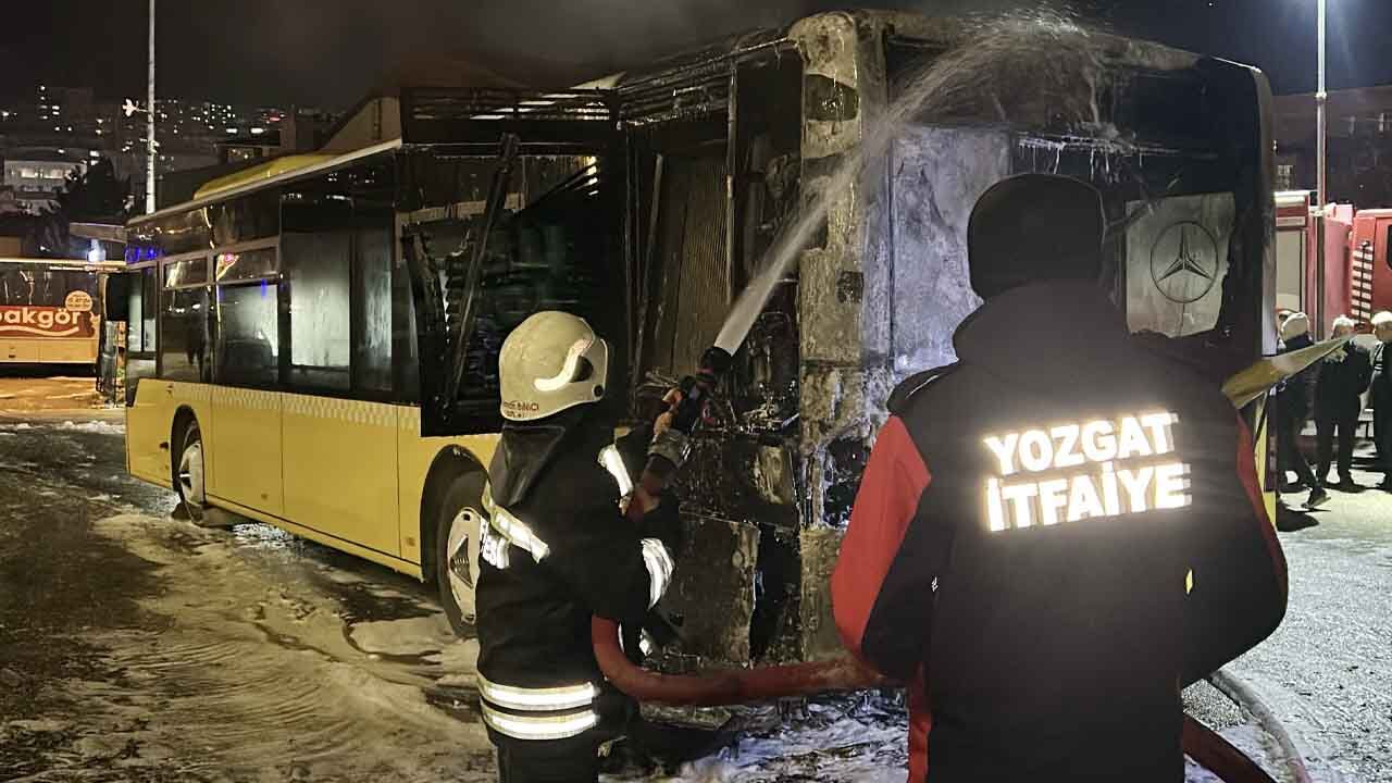 Yozgat’ta park halindeki özel halk otobüsü alev alev yandı 6