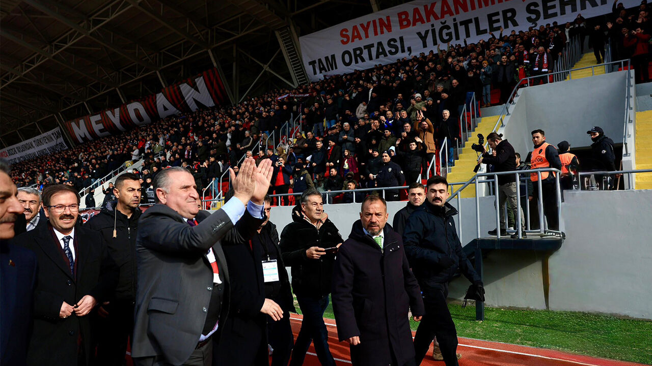Yozgat Şehir Stadyumu ile ilgili bakanın paylaşımı olay oldu 2