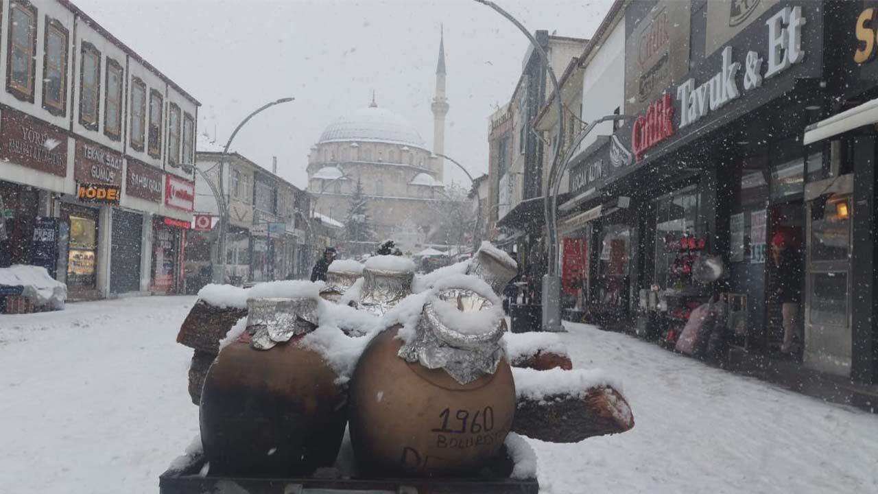 Yozgat’ta Kar Etkisini Artırdı: Kartpostallık Görüntüler Büyüledi! 4