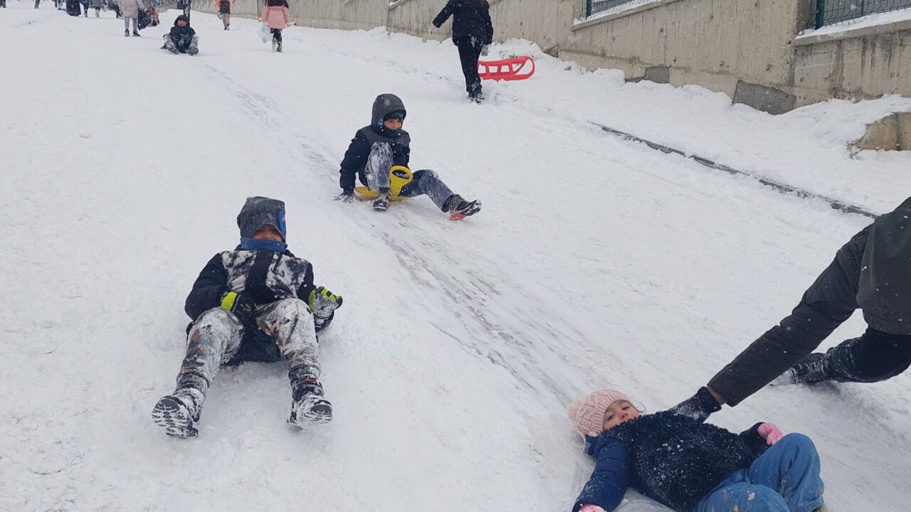 Yozgat’ta kar yağışı eğlenceye dönüştü 8