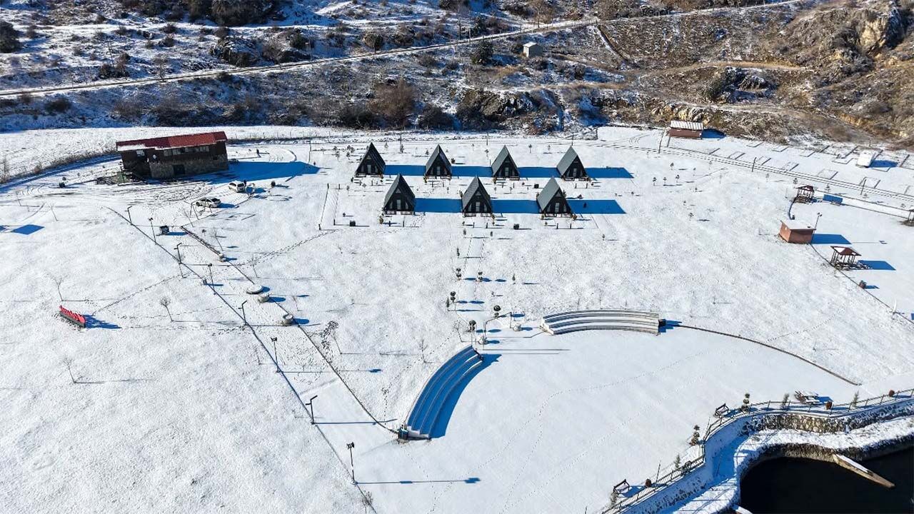 Kar Yağışı Çekerek’i Beyaza Boyadı, Ortaya Eşsiz Manzaralar Çıktı 2