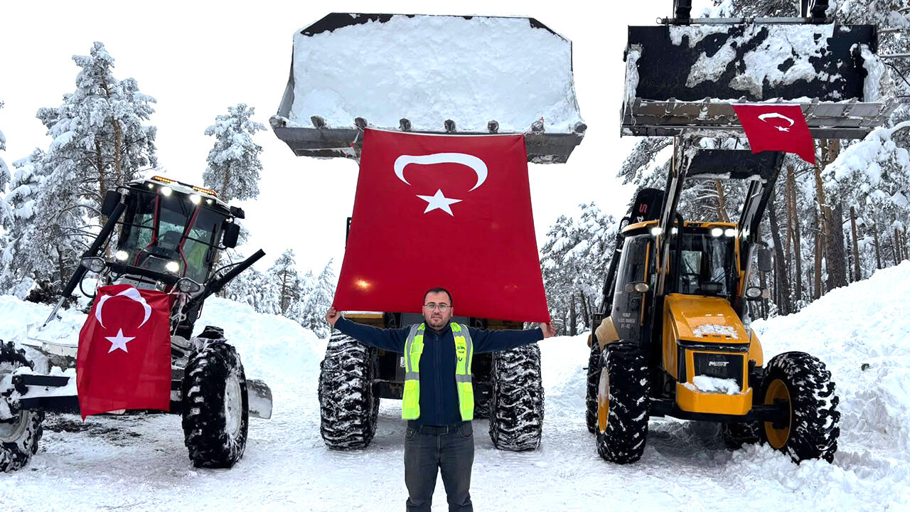 Akdağmadeni'nde Son Köy Yolu Açıldı: Türk Bayrağıyla Anlamlı Mesaj verildi 3