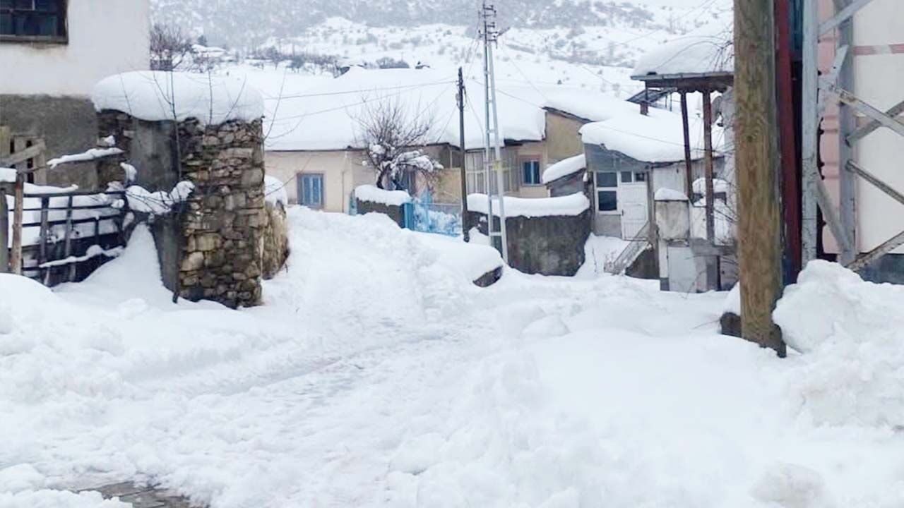 Çayıralan’ın köylerine kar düştü! 2