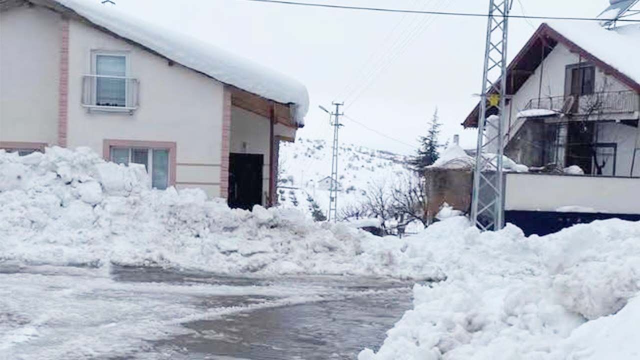 Çayıralan’ın köylerine kar düştü! 1