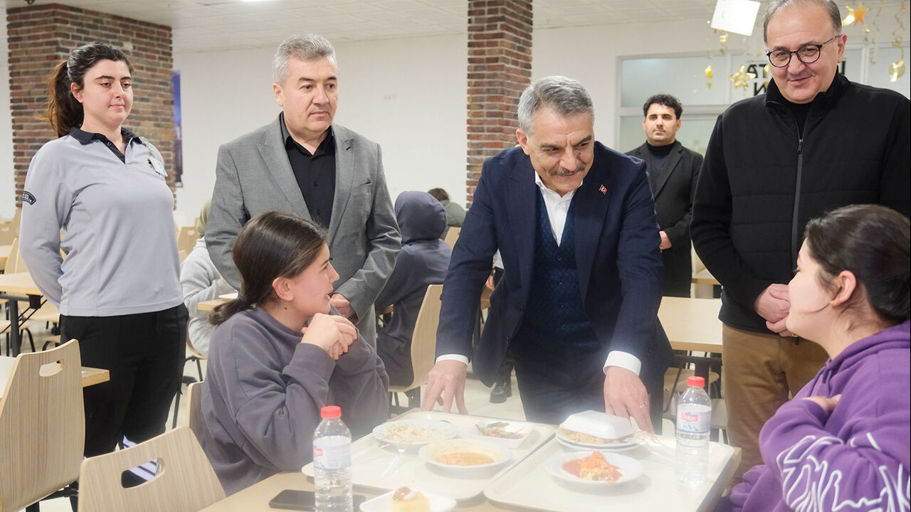 Yozgat Valisi Mehmet Ali Özkan, GSB Kınalı Hasan Kız Yurdu’nda Öğrencilerle İftarda Buluştu 1