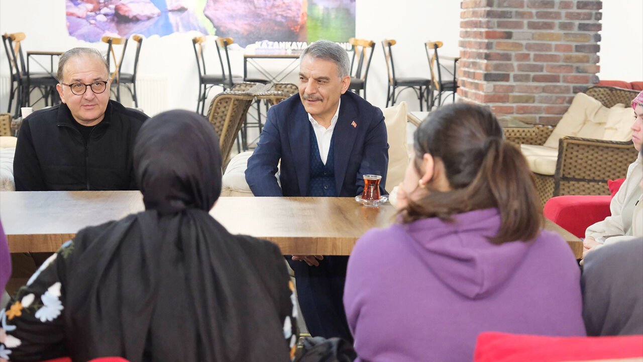 Yozgat Valisi Mehmet Ali Özkan, GSB Kınalı Hasan Kız Yurdu’nda Öğrencilerle İftarda Buluştu 8