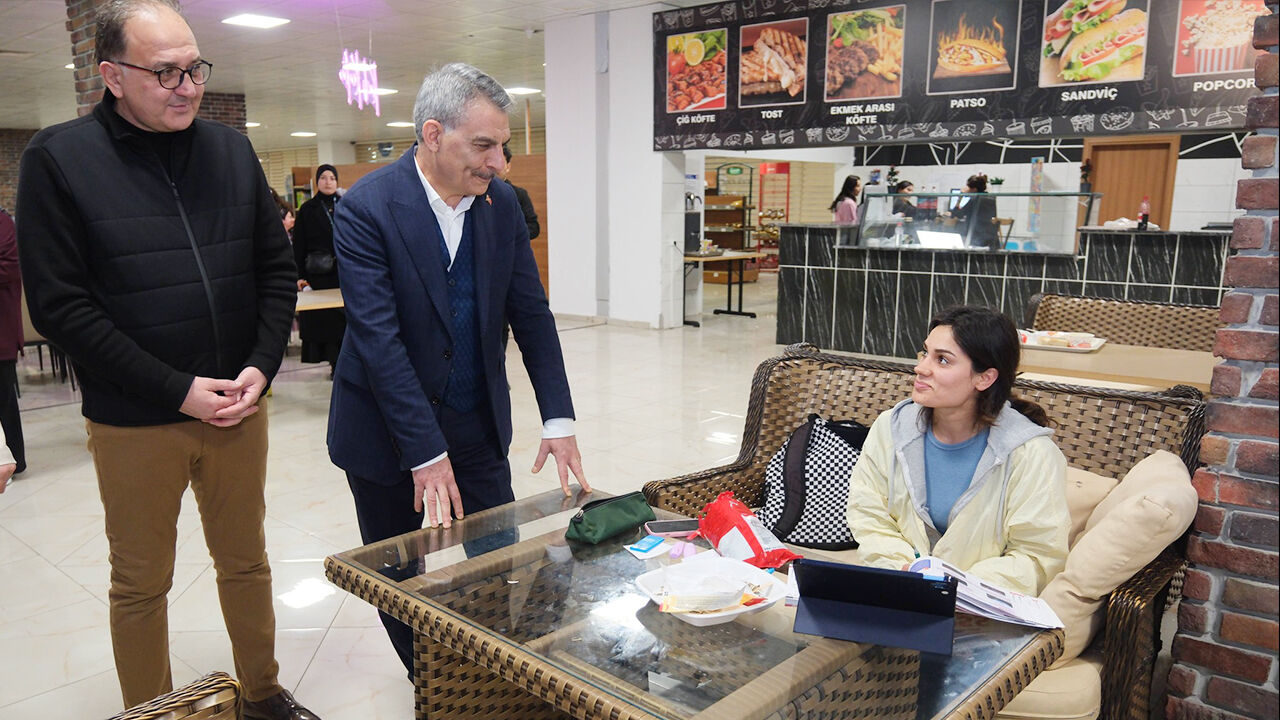 Yozgat Valisi Mehmet Ali Özkan, GSB Kınalı Hasan Kız Yurdu’nda Öğrencilerle İftarda Buluştu 6