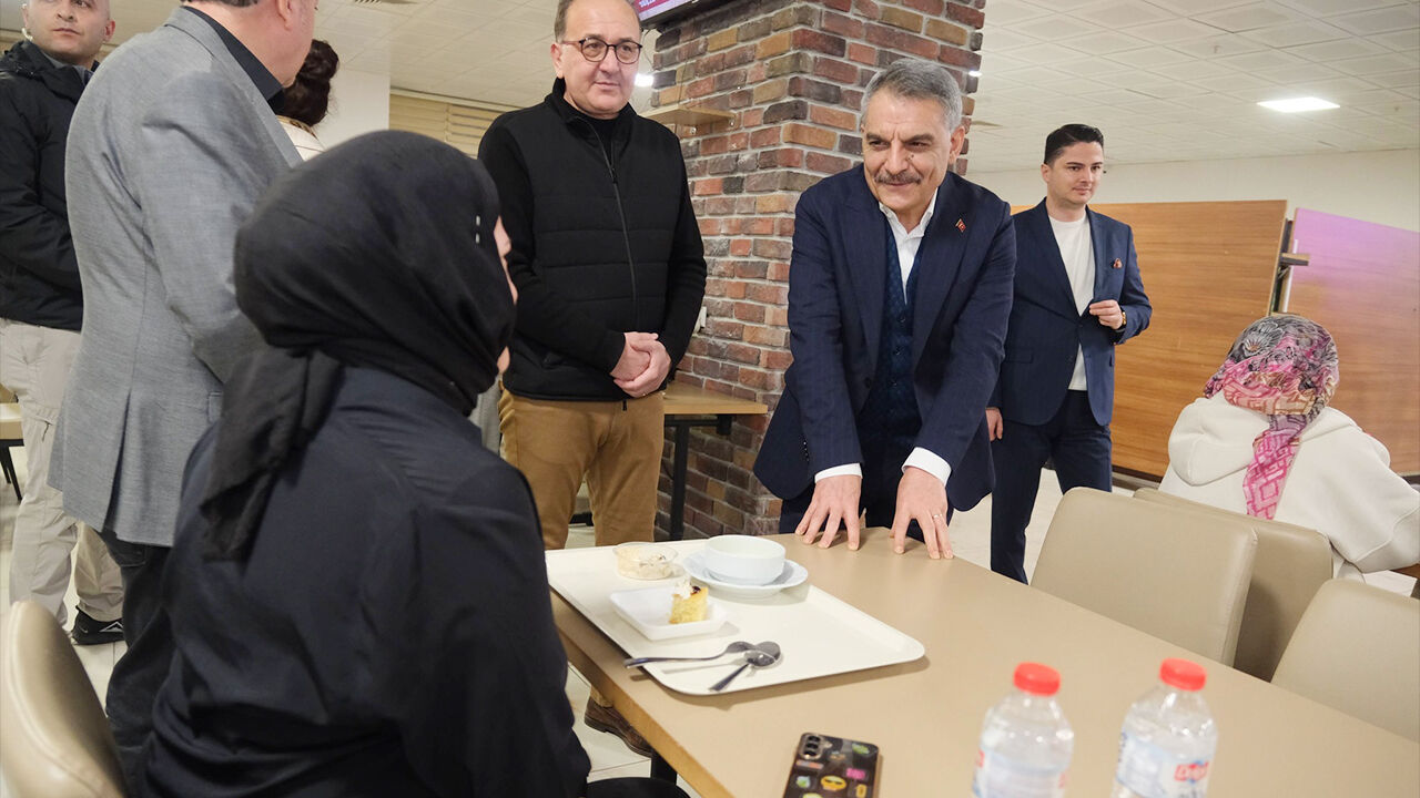 Yozgat Valisi Mehmet Ali Özkan, GSB Kınalı Hasan Kız Yurdu’nda Öğrencilerle İftarda Buluştu 5