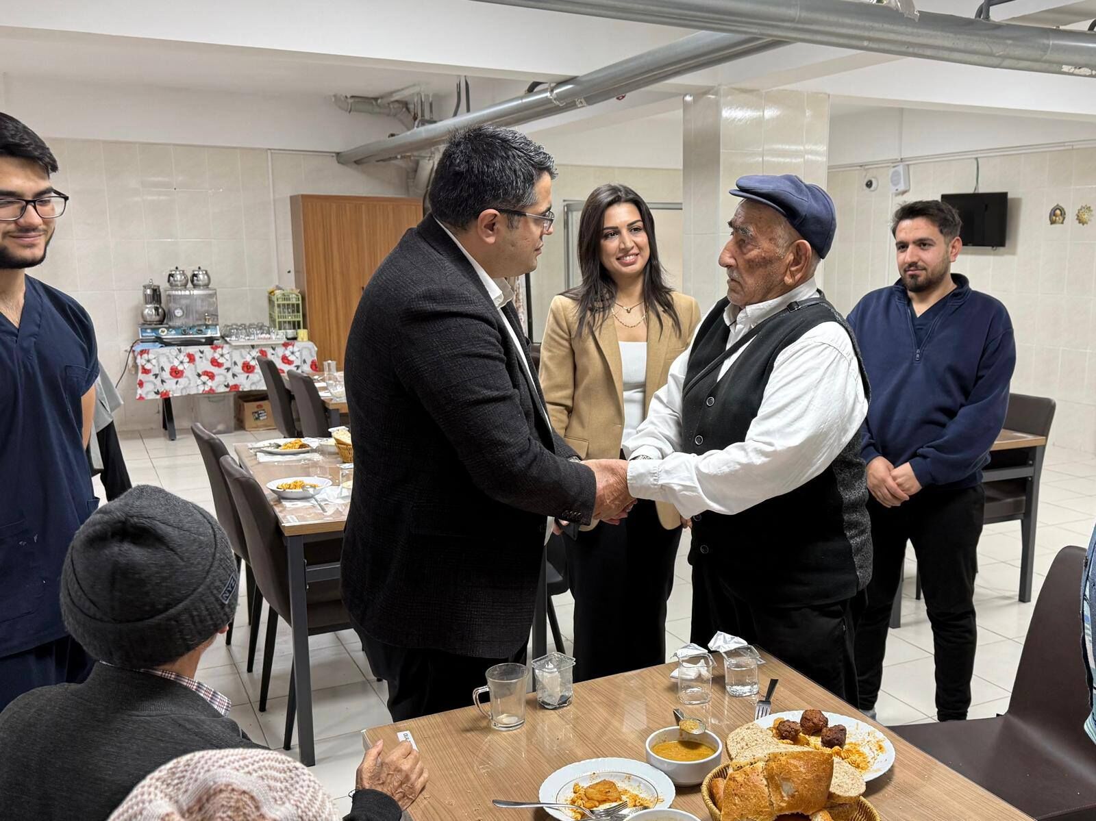 Akdağmadeni Kaymakamı Cafer Kaymakçı Huzurevinde Büyüklerle İftar Sofrasında Buluştu 1