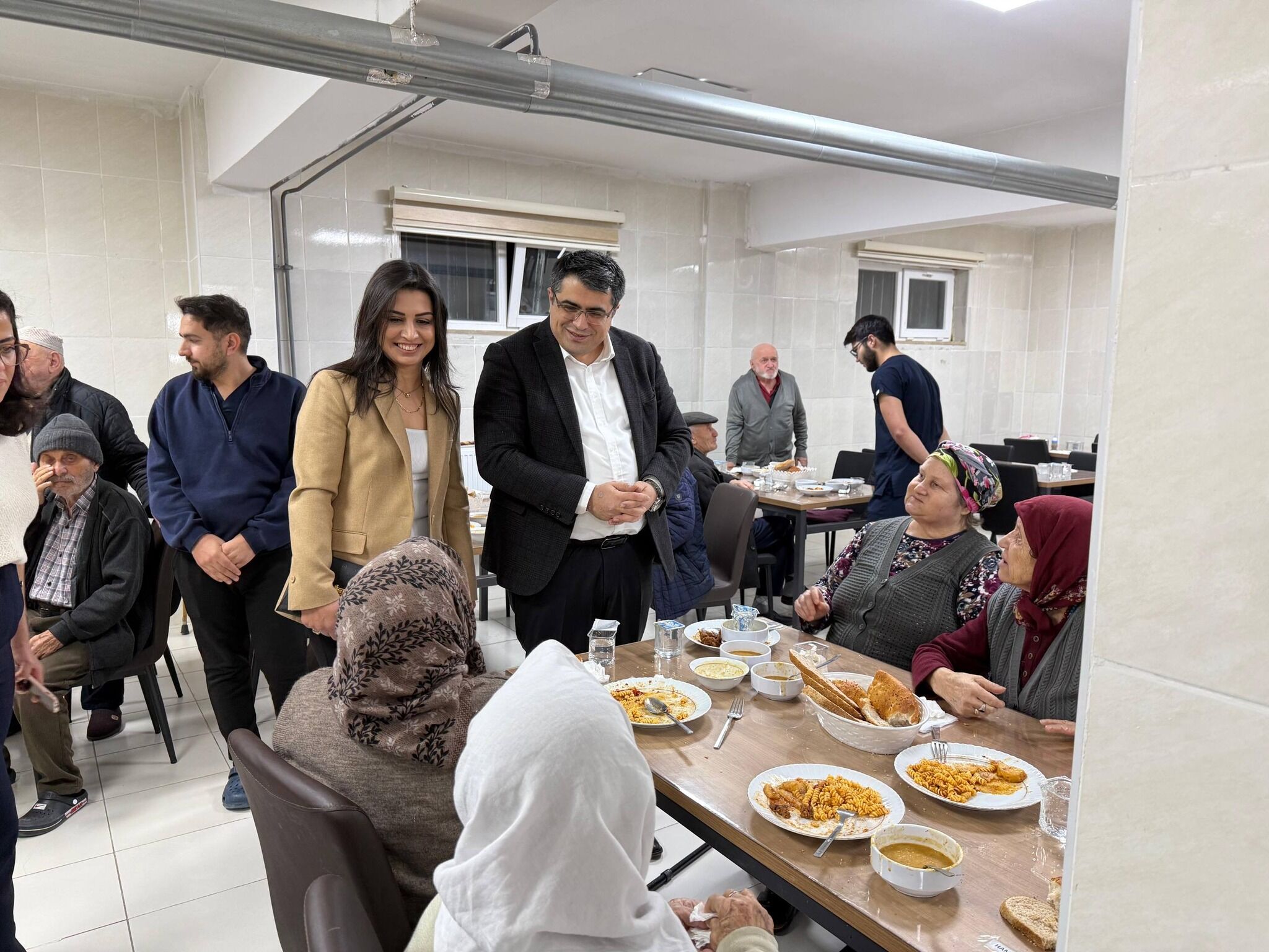 Akdağmadeni Kaymakamı Cafer Kaymakçı Huzurevinde Büyüklerle İftar Sofrasında Buluştu 3