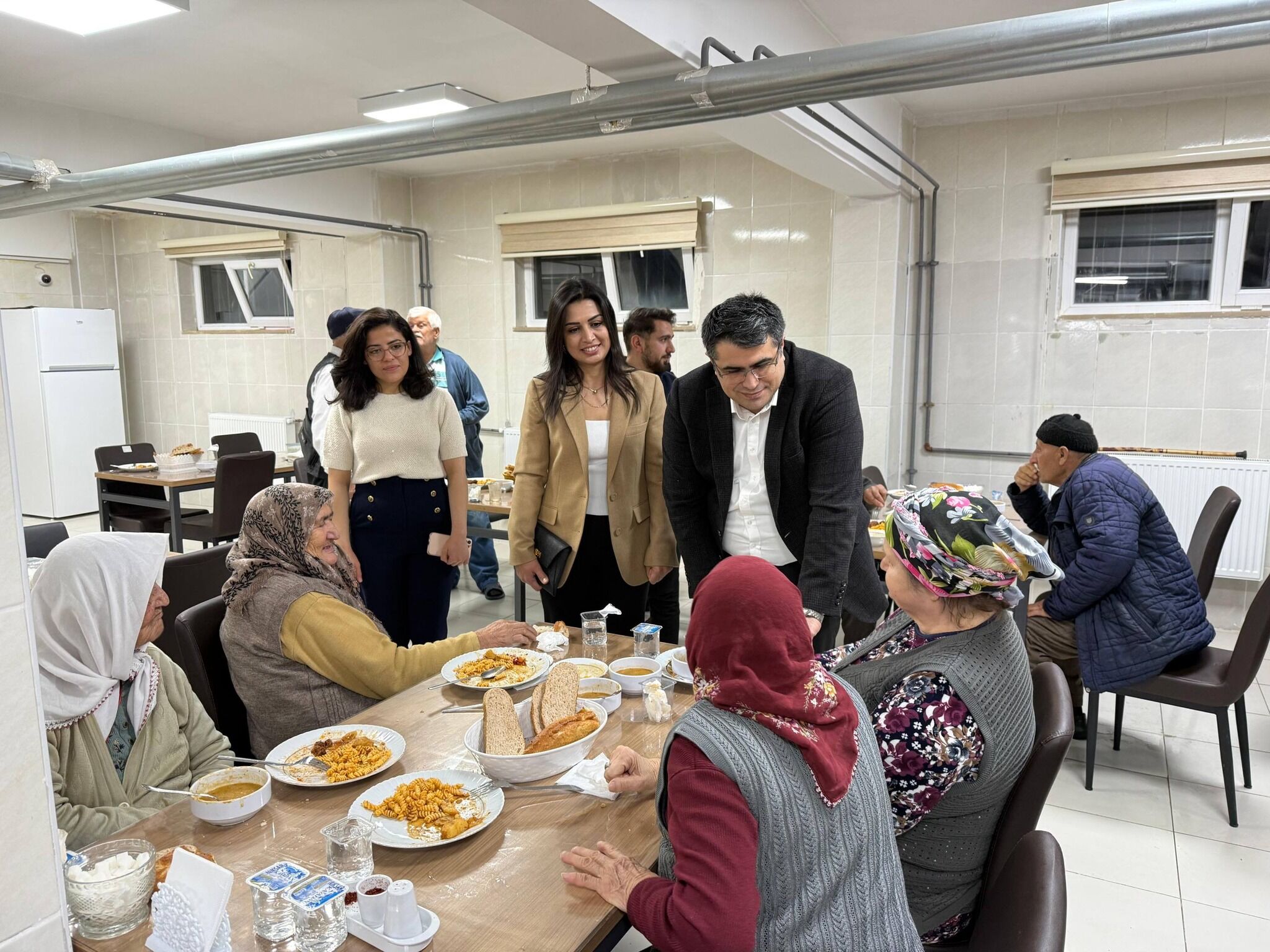 Akdağmadeni Kaymakamı Cafer Kaymakçı Huzurevinde Büyüklerle İftar Sofrasında Buluştu 4