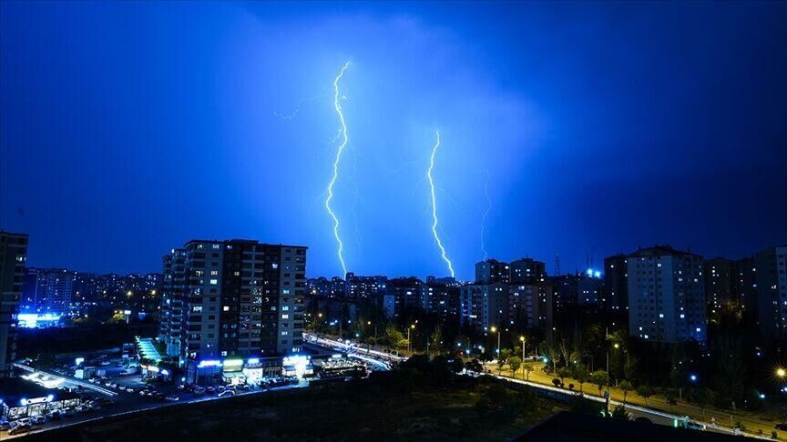 Yozgat’ta Geceyi Şimşekler Aydınlattı 5