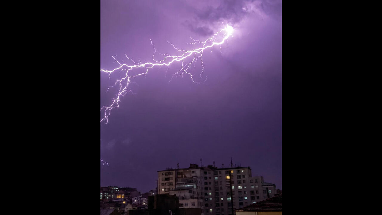 Yozgat’ta Geceyi Şimşekler Aydınlattı 3