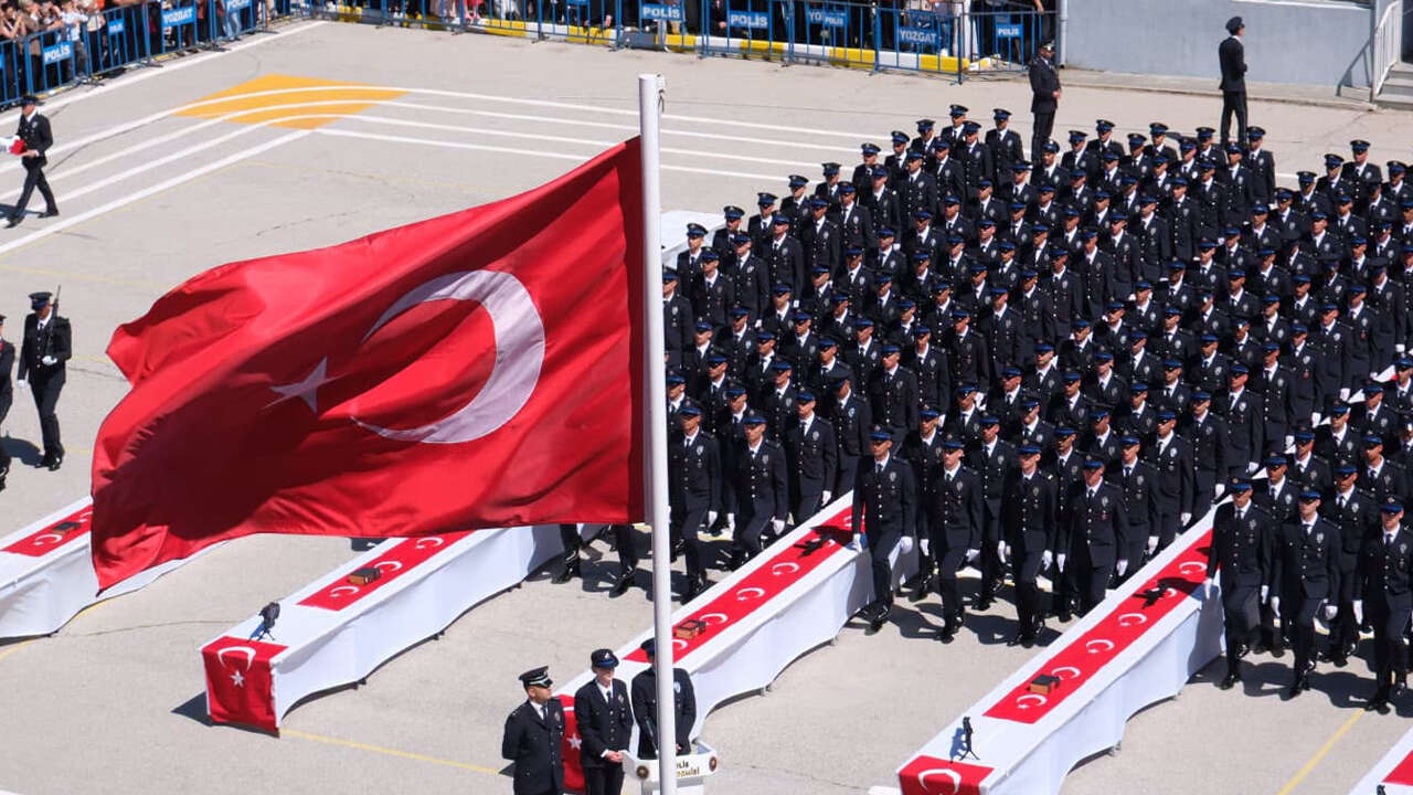 Yozgat POMEM’de 826 Polis Adayı Mezun Oldu: Yeni Polisler Yemin Ederek Göreve Hazırlanıyor 5