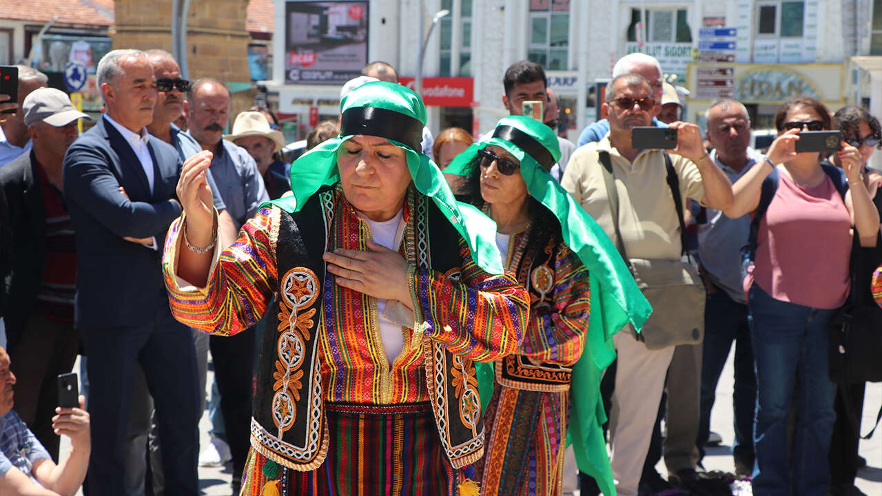 Yozgat’ta Muharrem ayı dolayısıyla aşure ikram edildi! 6