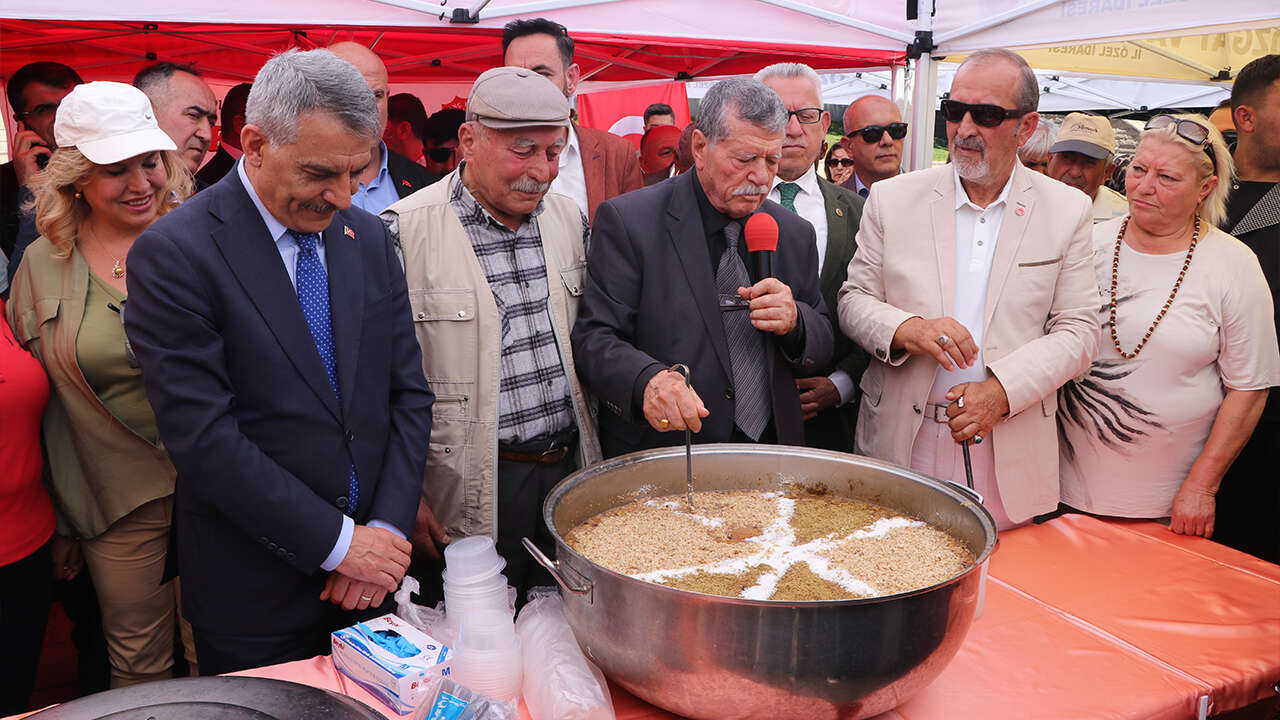 Yozgat’ta Muharrem ayı dolayısıyla aşure ikram edildi! 7