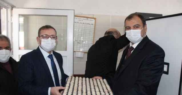 2021 yılının ilk keklik yumurtaları kuluçka makinesine girdi