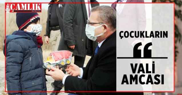 Çocukların Vali Amcası... Vali Ziya Polat, Ziyaretlerinde Onları İhmal Etmiyor