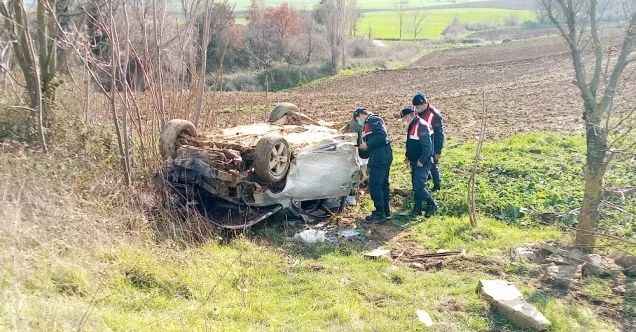 Ağaçlara çarparak taklalar atan otomobil hurdaya döndü: 1 yaralı
