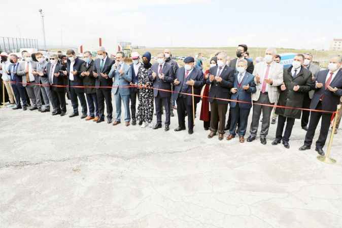 Hayırsever İş İnsanı Bilal Şahin'den Türkçe'ye büyük hizmet