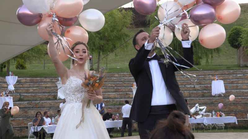 Çakır ve Karakaş Ailelerinin Mutlu Günü... Merve ve Erdinç'e Mutluluklar Diliyoruz