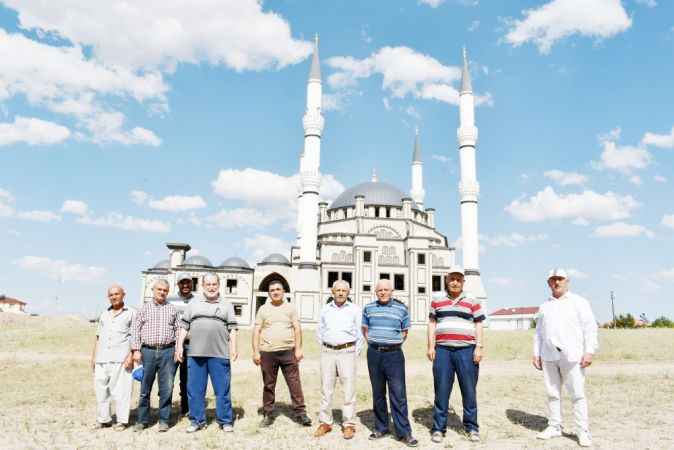 Sorgun’da 4 Minareli Caminin İhtişamı Göz Kamaştırıyor Ama 10 Yıldır Bitmiyor!