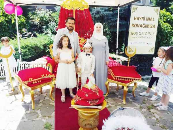 Siyasetçileri buluşturan düğün Suat Tinel ve  Seda Tinel'in mutlu günü