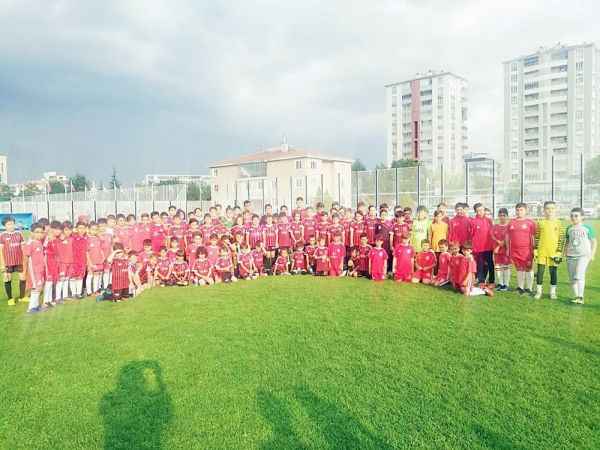 İlhan Özbay Spor Kulübü, Fatih Yurt Futbol Akademisinin düzenlediği özel turnuvaya katıldı
