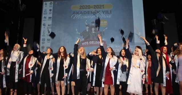 Yozgat Bozok Üniversitesi’nde mezuniyet sevinci