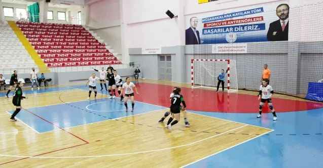 THF Kadınlar 1. Liginde mücadele eden temsilcimiz Yozgat Aile ve Sosyal Politikalar Gençlik ve Spor Kulübünün iki oyuncusu haftanın karmasına girdi