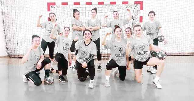THF Kadınlar 1. Ligi A grubunda mücadele eden temsilcimiz Yozgat Aile Sosyal Politikalar Gençlik ve Spor Kulübü ligin 5’nci haftasında Adasokağı’na 25-20 mağlup oldu
