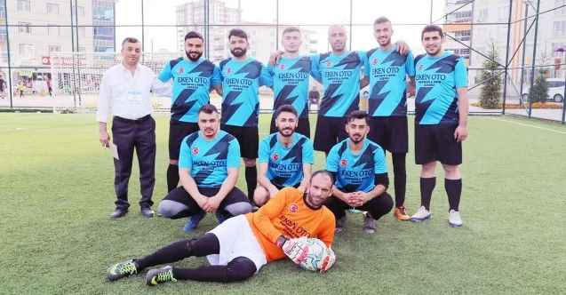 Başkentteki Yozgatlı Dernekler Federasyonunun düzenlediği Emniyet Müdürü Hasan Çevik Halı Saha Turnuvası sürüyor
