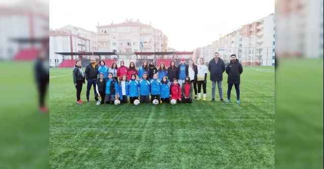Yurdum Gençlikspor Kadın Futbol takımı yeni sezon hazırlıklarını sürdürüyor