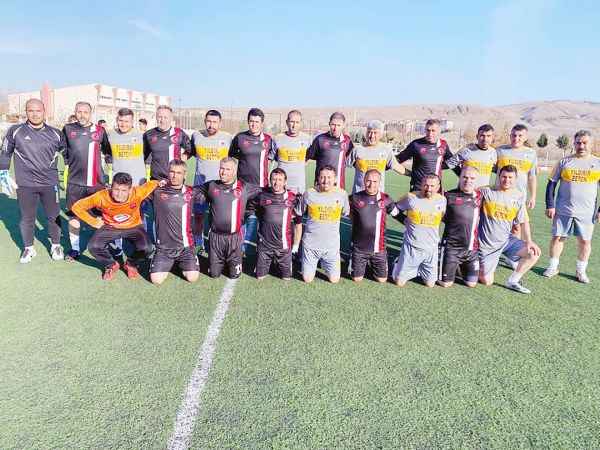 Orta Anadolu Masterler Dostuk Liginde mücadele eden temsilcimiz  Yozgatspor Masterler Derneği, Kayseri Vefa Masterlar’ı 2-1 mağlup etti