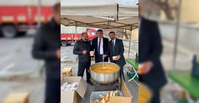 Yozgat'ın Çayıralan İlçesi'nde belediye başkanları çorba dağıttı