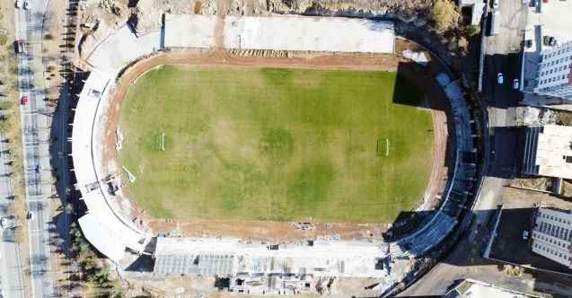 Gençlik ve Spor Bakanlığı tarafından yaptırılan Yozgat Stadyumu inşaatı sessiz sedasız yükseliyor