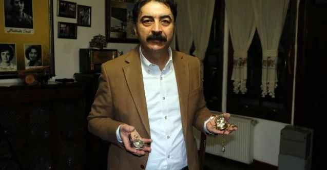 Dünyanın bir çok ülkesindeki antika saat tutkunları, arızalı antika saatleri tamir ettirmek için Yozgat'taki Yalçın Meral'e ulaşıyor