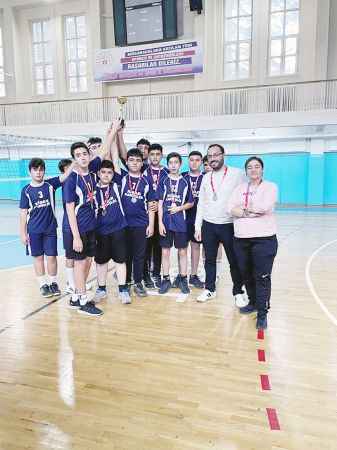 Yozgat'ın Boğazlıyan Belediyesi ile Uzunlu Belde Belde Belediyesi okul sporlarına katılan okullara ulaşım desteği verdi