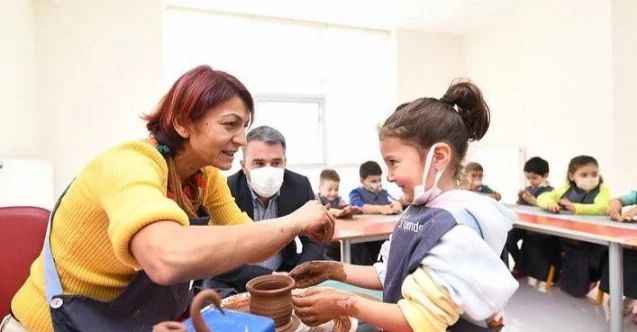 Pursaklar Belediyesi Nezaket Okulu’nda Toprak Sanatla Buluşuyor
