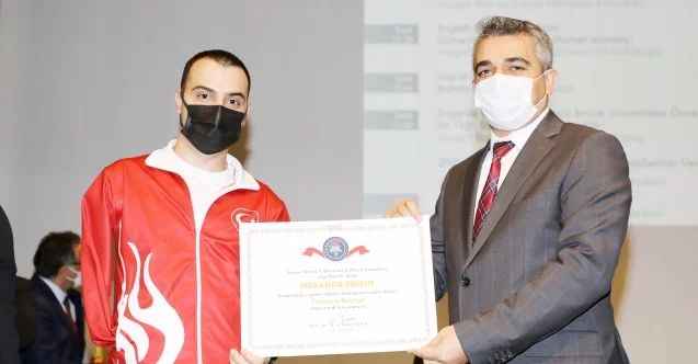 Yozgatlı Milli Yüzücü Rahmi Ersoy, Yozgat Bozok Üniversitesi Sağlık Bilimleri Fakültesi ve Engelli Öğrenci birimi tarafından düzenlenen panele katıldı