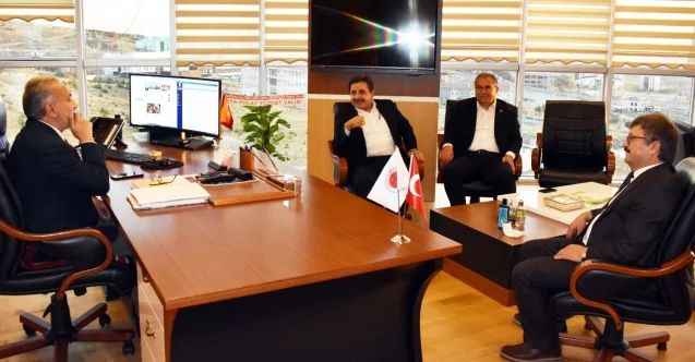 Yozgatlı hayırsever iş insanı avukat Satılmış Şahin, Ticaret Borsası Başkanı Mehmet Erkekli ve Yozgat Bozok Üniversitesi Rektörü Prof. Dr. Ahmet Karadağ’ı ziyaret etti.