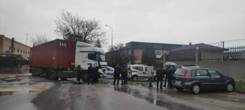 Başkent'te Tır Servis Aracıyla Çarpıştı: 6 Yaralı