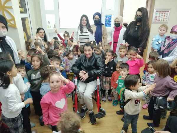 Minik Öğrenciler Engeli Ebru Sanatıyla Aştı