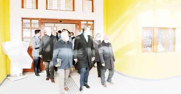 Sivas’ta Yüksek Hızlı Tren projesi kapsamında yapımı tamamlanan gar, yolcu kabulüne hazır hale geldi Sivas Valisi Salih Ayhan Yüksek Hızlı Tren garında inceleme yaptı