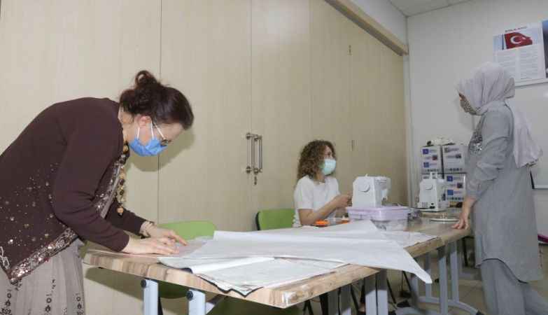 Çankaya Evlerinde Ücretsiz Dikiş Kurslarına İlgi Arttı