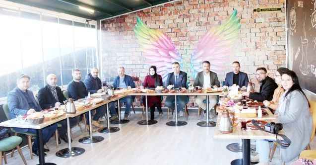 NOVADA Yozgat Alışveriş merkezi gazeteciler gününü kutladı
