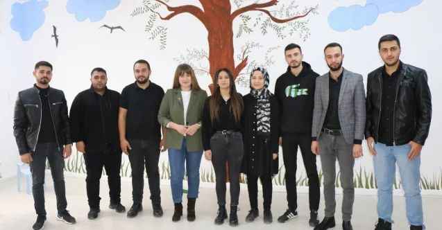Yozgat'ın Boğazlıyan İlçesi'nde üniversiteli öğrenciler ilkokul sınıfını güzelleştirdiler