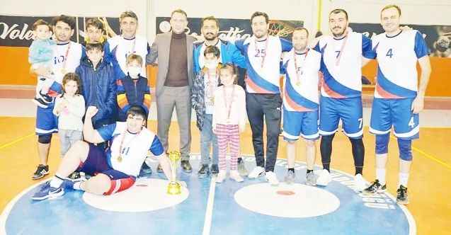 Sarıkaya Kaymakamlığı ile Gençlik ve Spor İlçe Müdürlüğü bünyesinde düzenlenen "Kurumlar Arası Voleybol Turnuvası" sona erdi